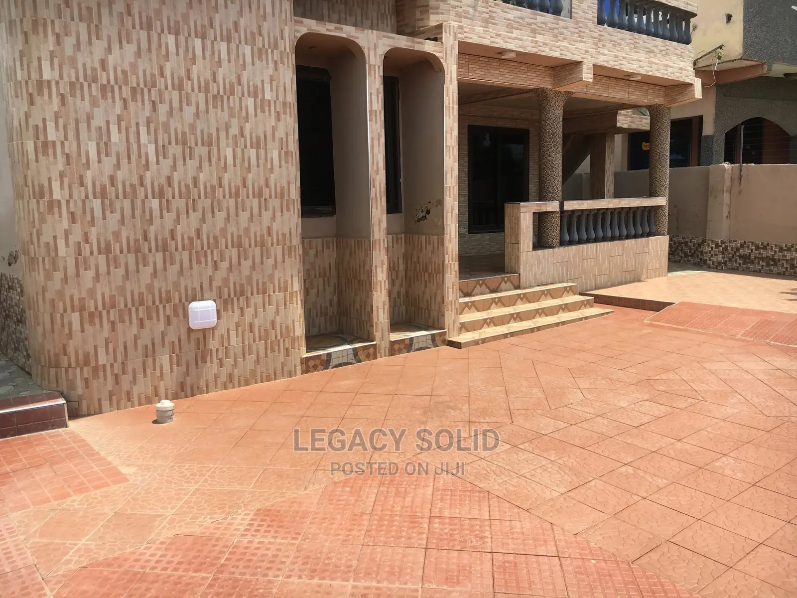 4bdrm Townhouse / Terrace in Legacy Consult, Ledzokuku-Krowor for rent