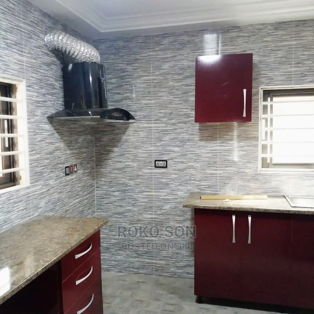 5bdrm Duplex in Dr Roko, Dome for Sale