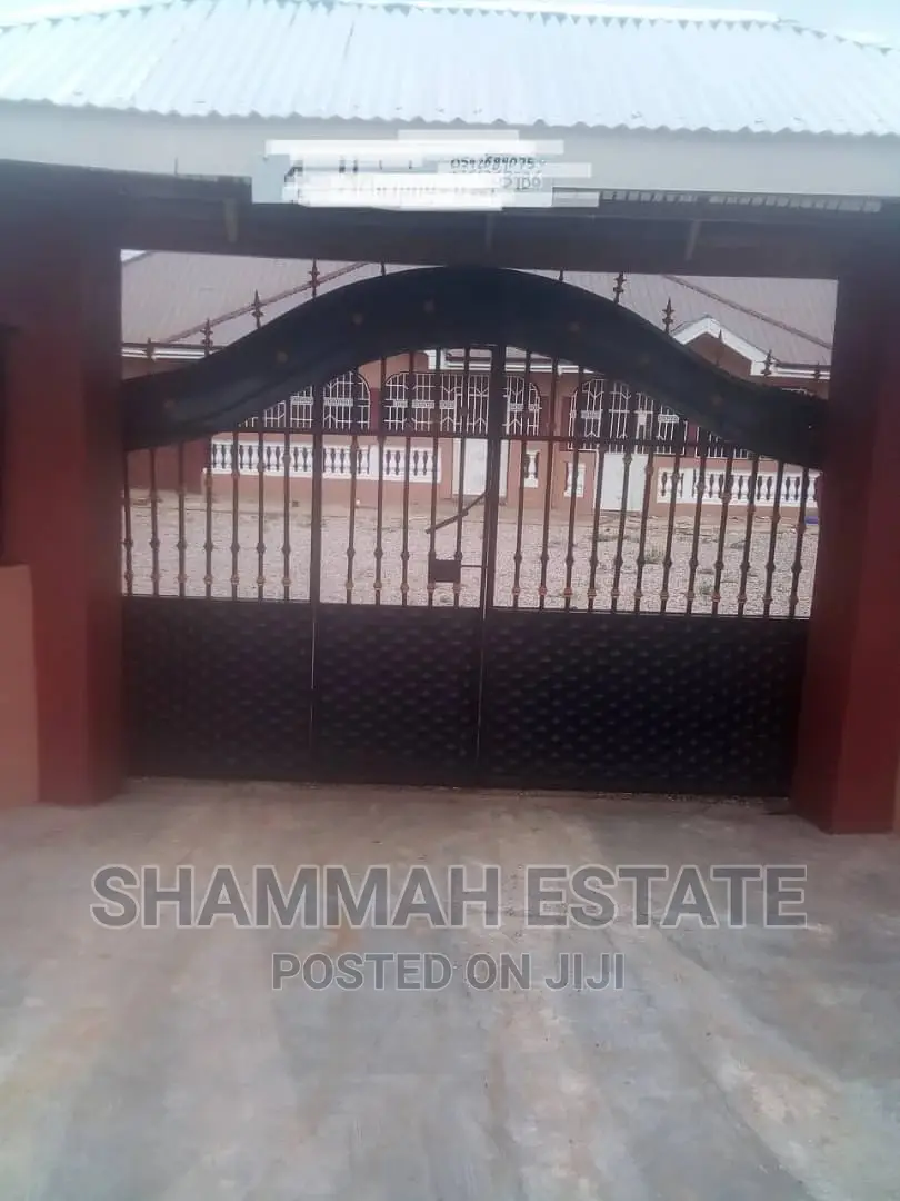 Furnished 8bdrm House in Aiding Estate, Sunyani Municipal for rent