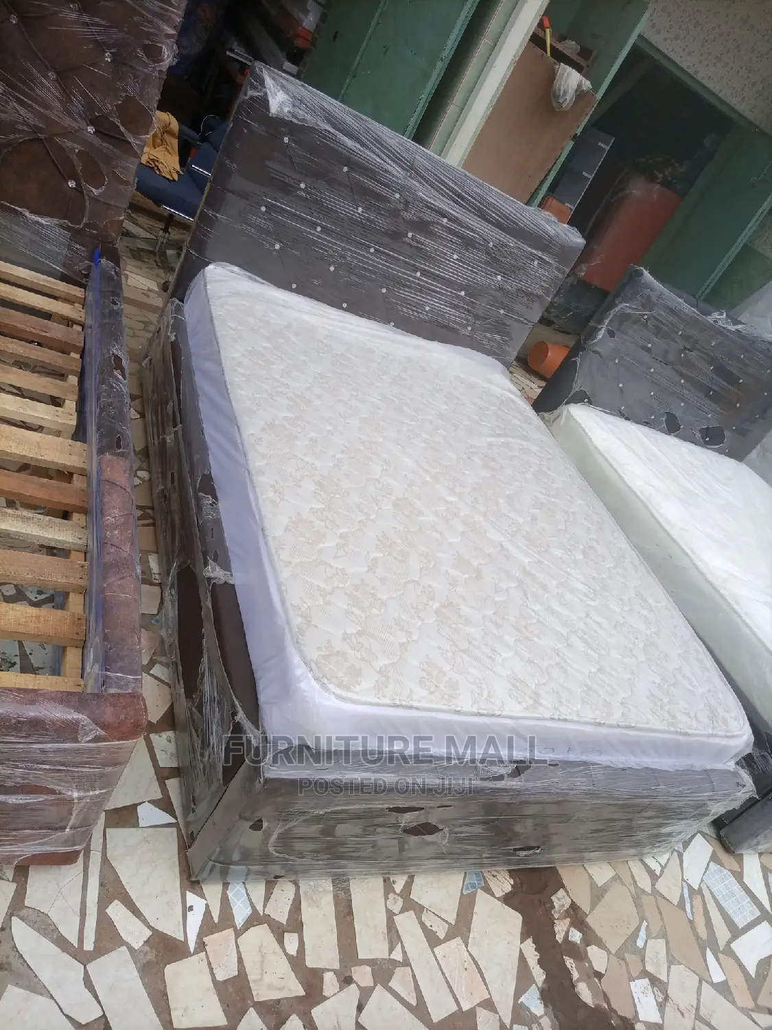 Quality Queen Bed With Mattress 80x60. Delivery Free