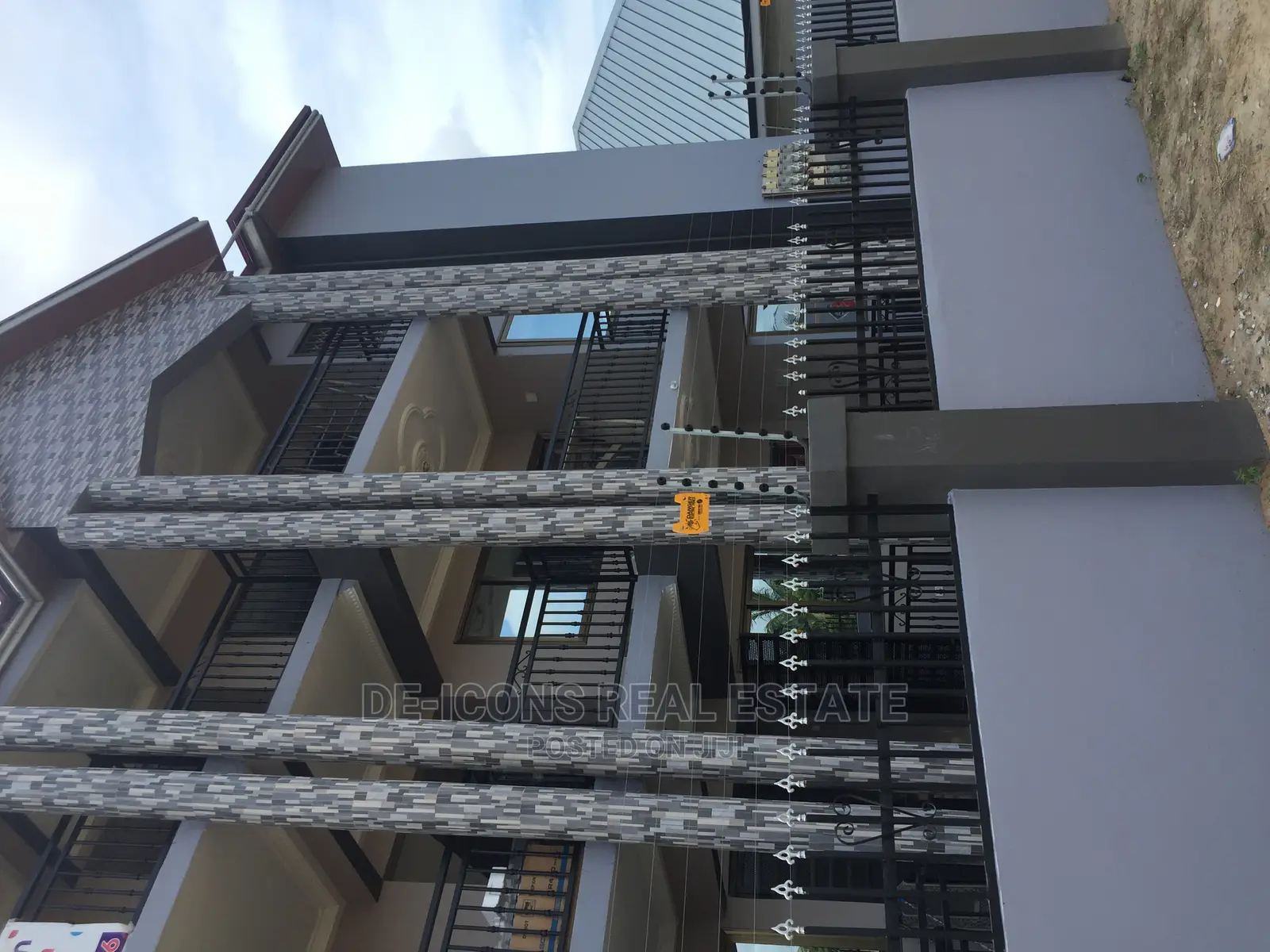 2bdrm Duplex in De-Icons Real, Ga South Municipal for rent