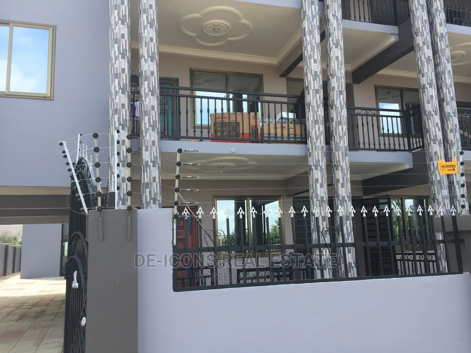 2bdrm Duplex in De-Icons Real, Ga South Municipal for rent
