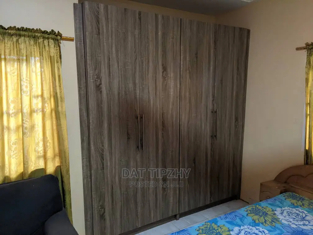 Inbuilt Wardrobe