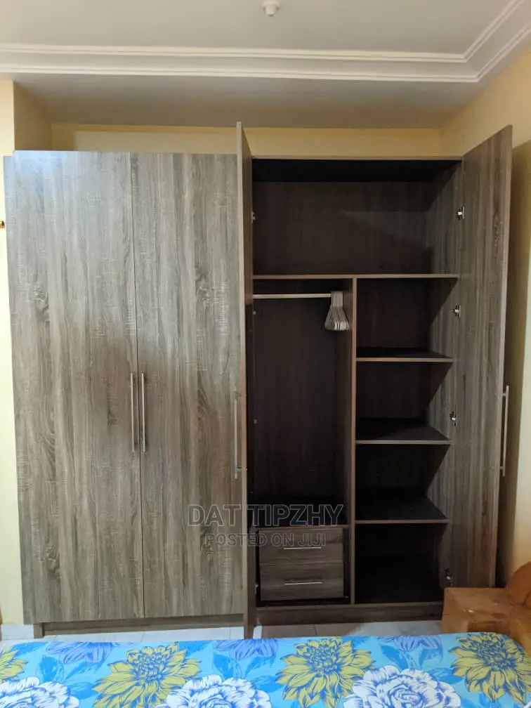 Inbuilt Wardrobe