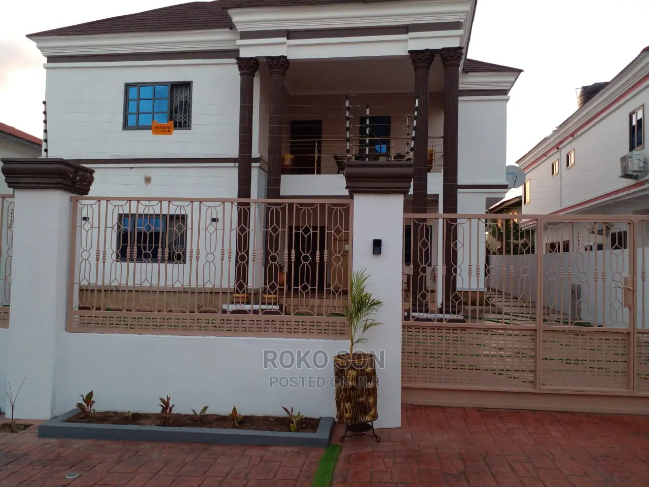 4bdrm Duplex in Dr Roko, West Legon for Sale