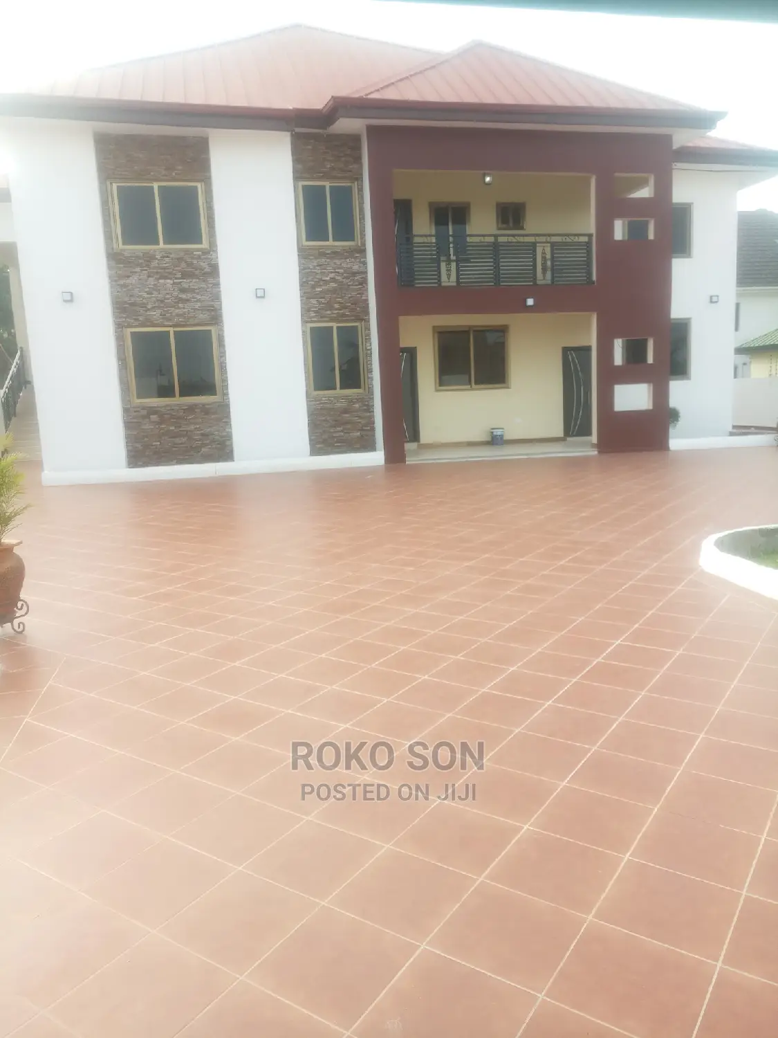 7bdrm Mansion in Dr Roko, The Mall for sale