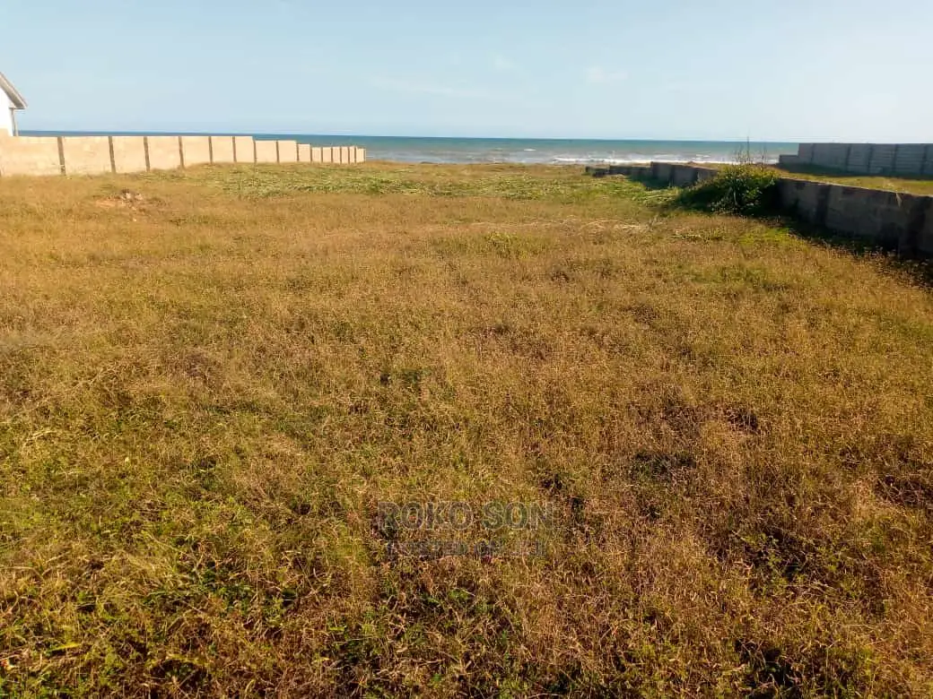 An Acre Plot of Land for Sale in Abelemkpe