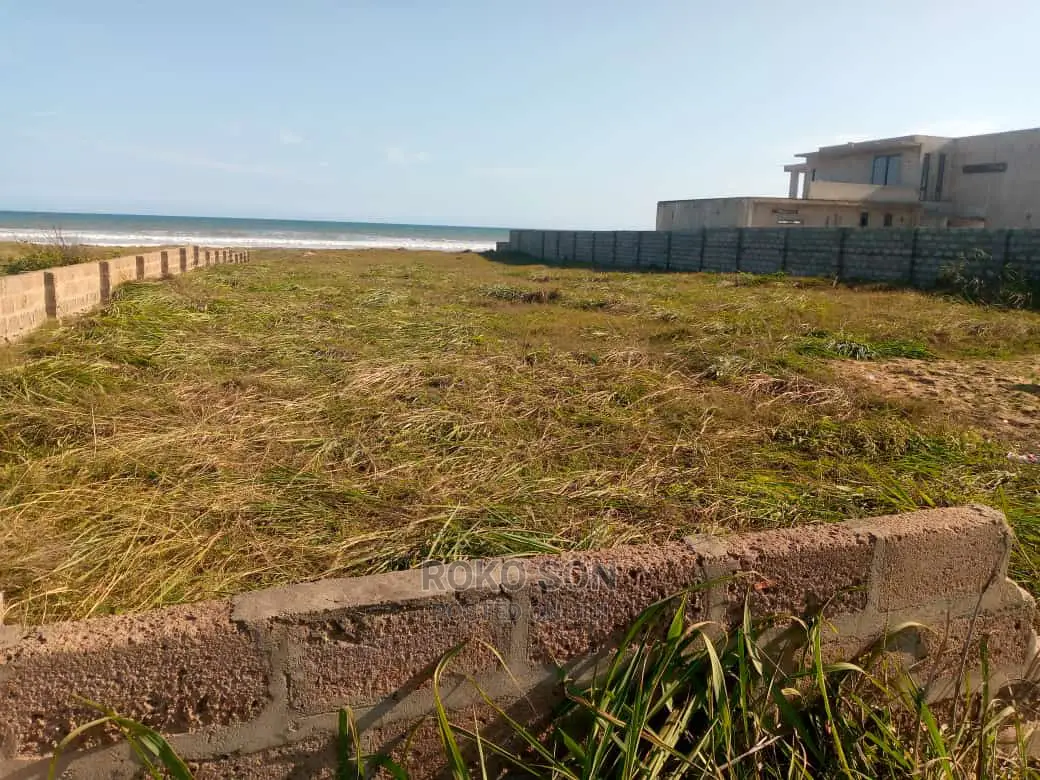 An Acre Plot of Land for Sale in Abelemkpe