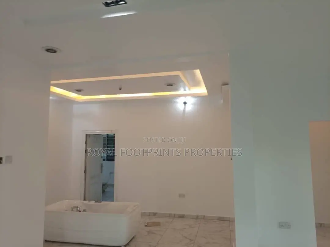 5bdrm House in Ashaley Botwe for sale