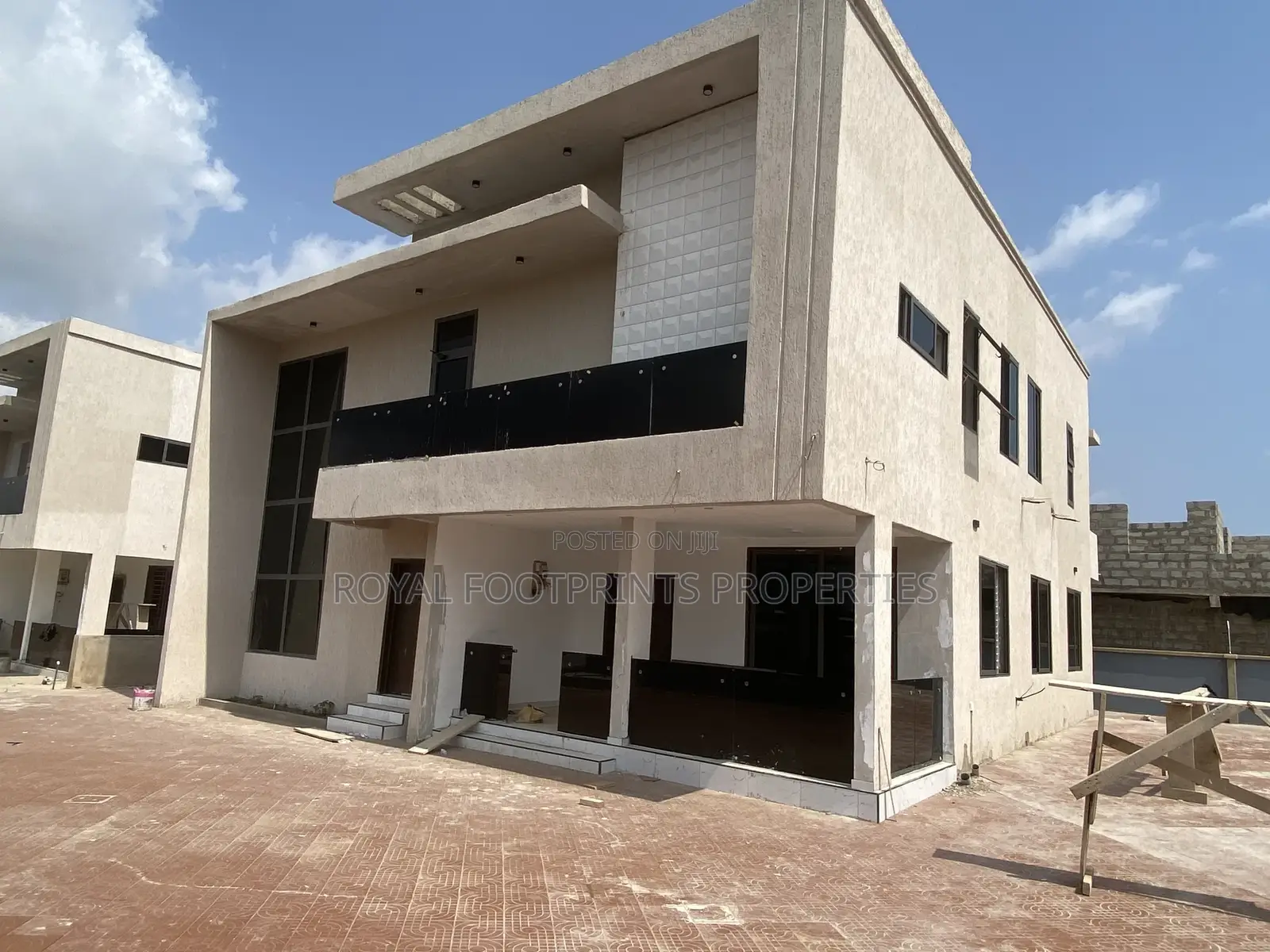 5bdrm House in Ashaley Botwe for sale