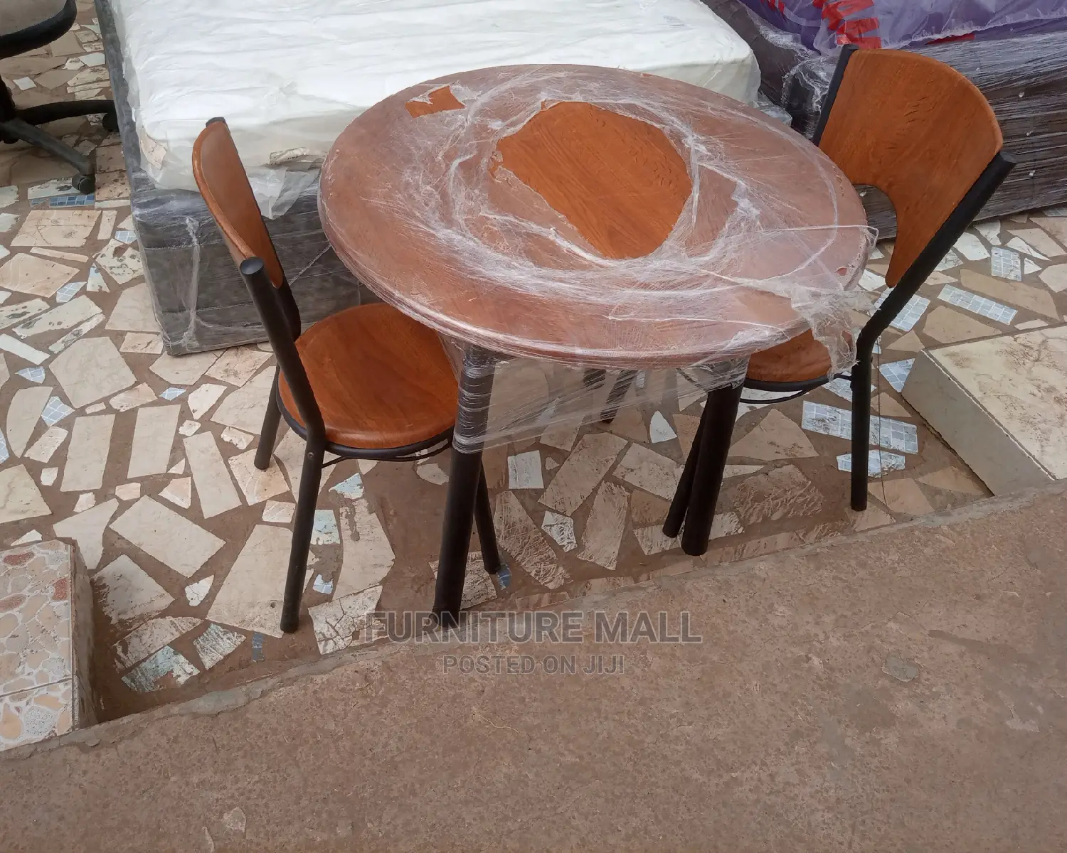 Great Dinning Table With 2 Chairs. Free Deliv