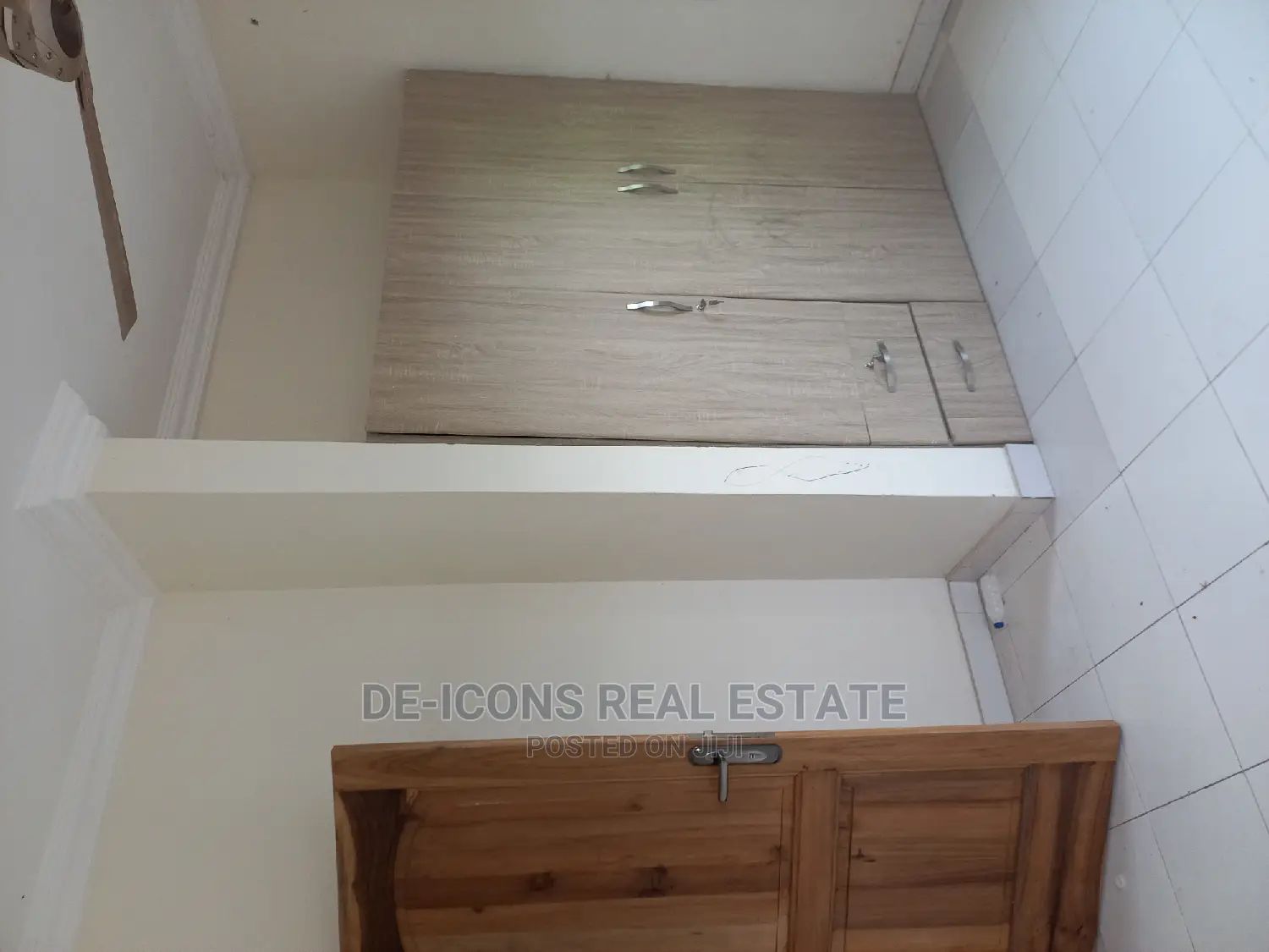 1bdrm Duplex in De-Icons Real Estate, Awutu Senya East Municipal