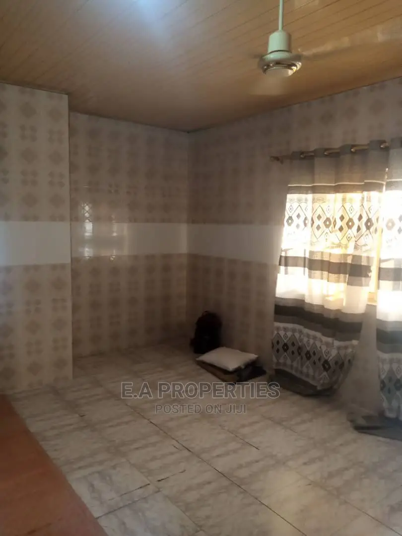 4bdrm House in E a Properties, School Junction for Rent
