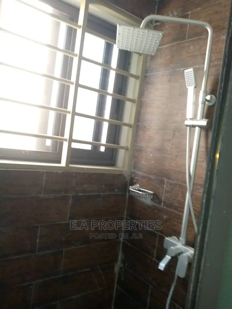 3bdrm House in E a Properties, School Junction for Rent