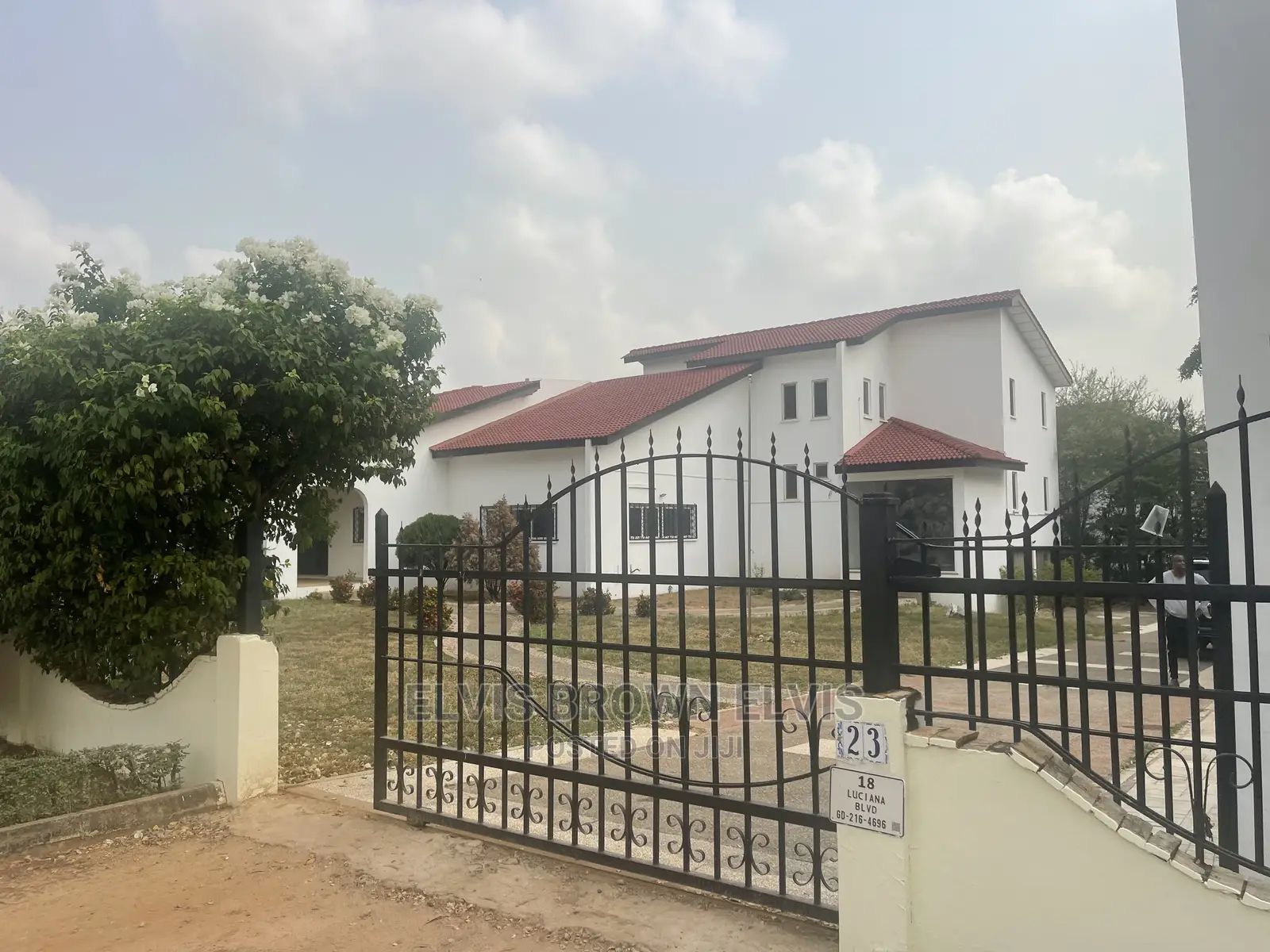 4bdrm Mansion in Living Large, Adjiriganor for Sale