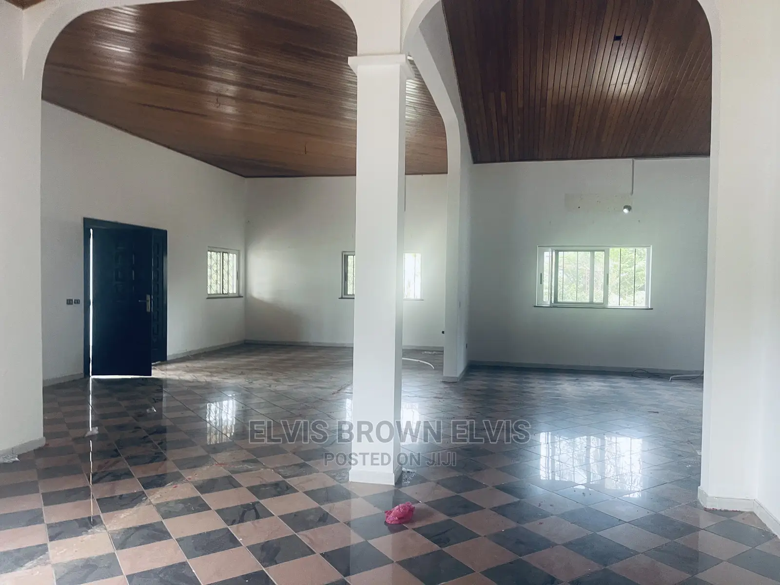 4bdrm Mansion in Living Large, Adjiriganor for Sale