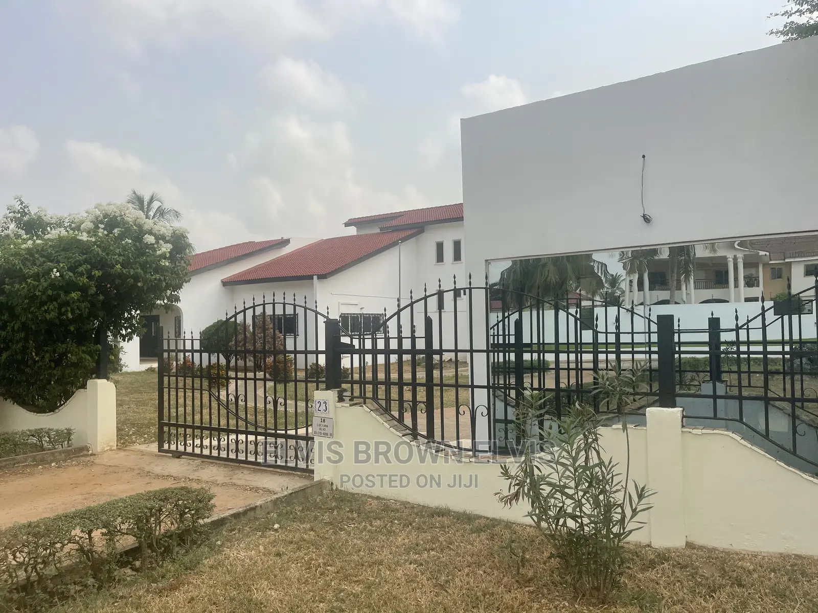 4bdrm Mansion in Living Large, Adjiriganor for Sale