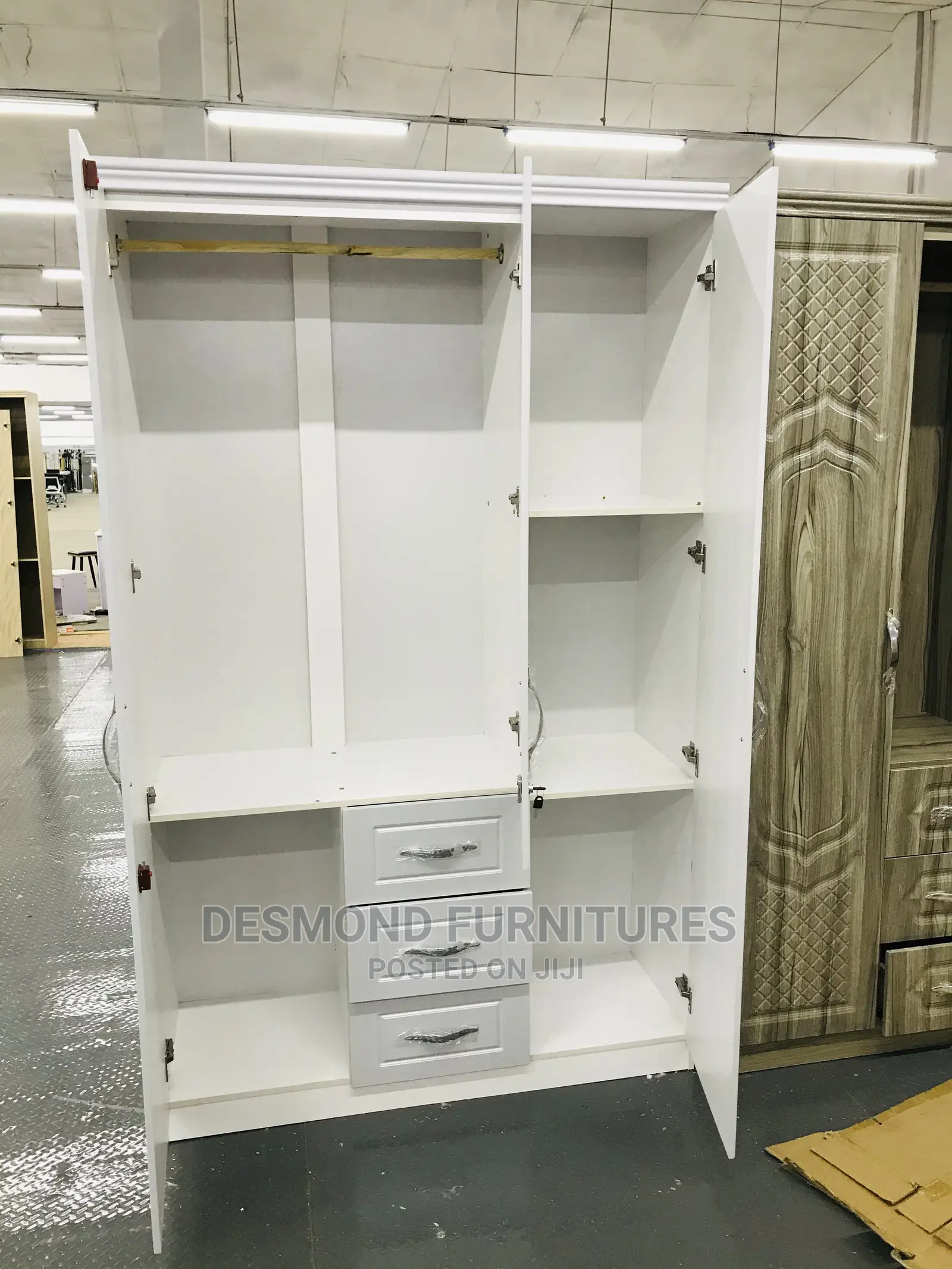 Three Doors Wardrobe With a Mirror (9603)