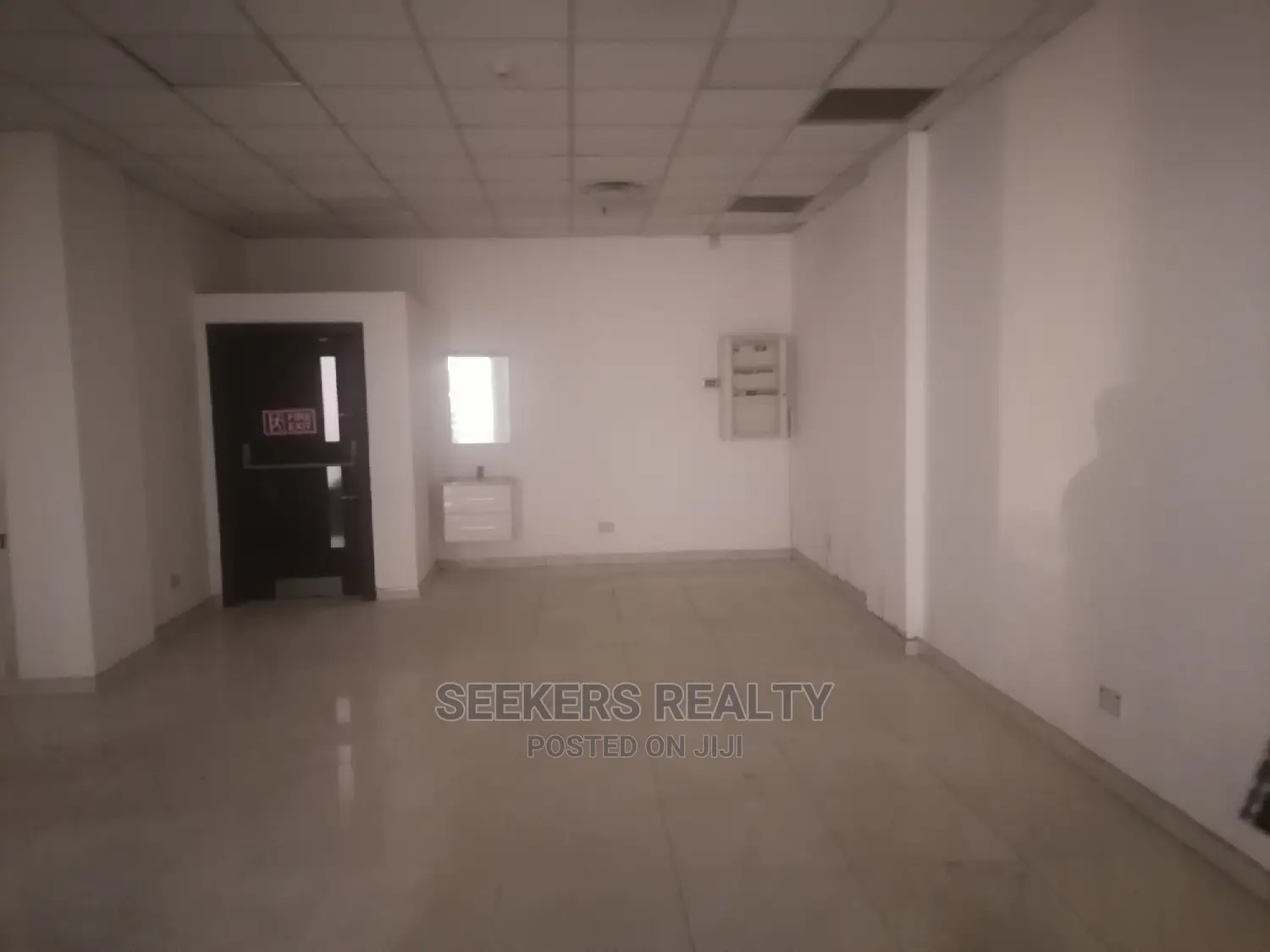 Shop for Rent in Oxford Street Osu
