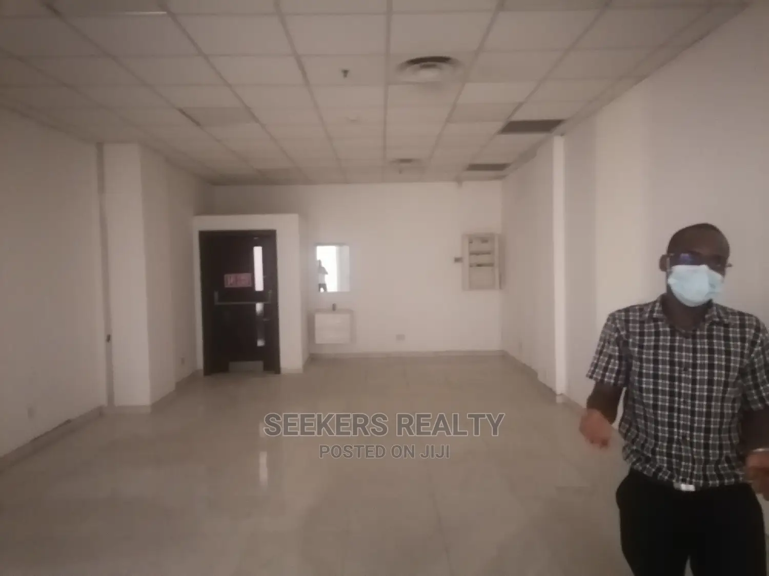 Shop for Rent in Oxford Street Osu