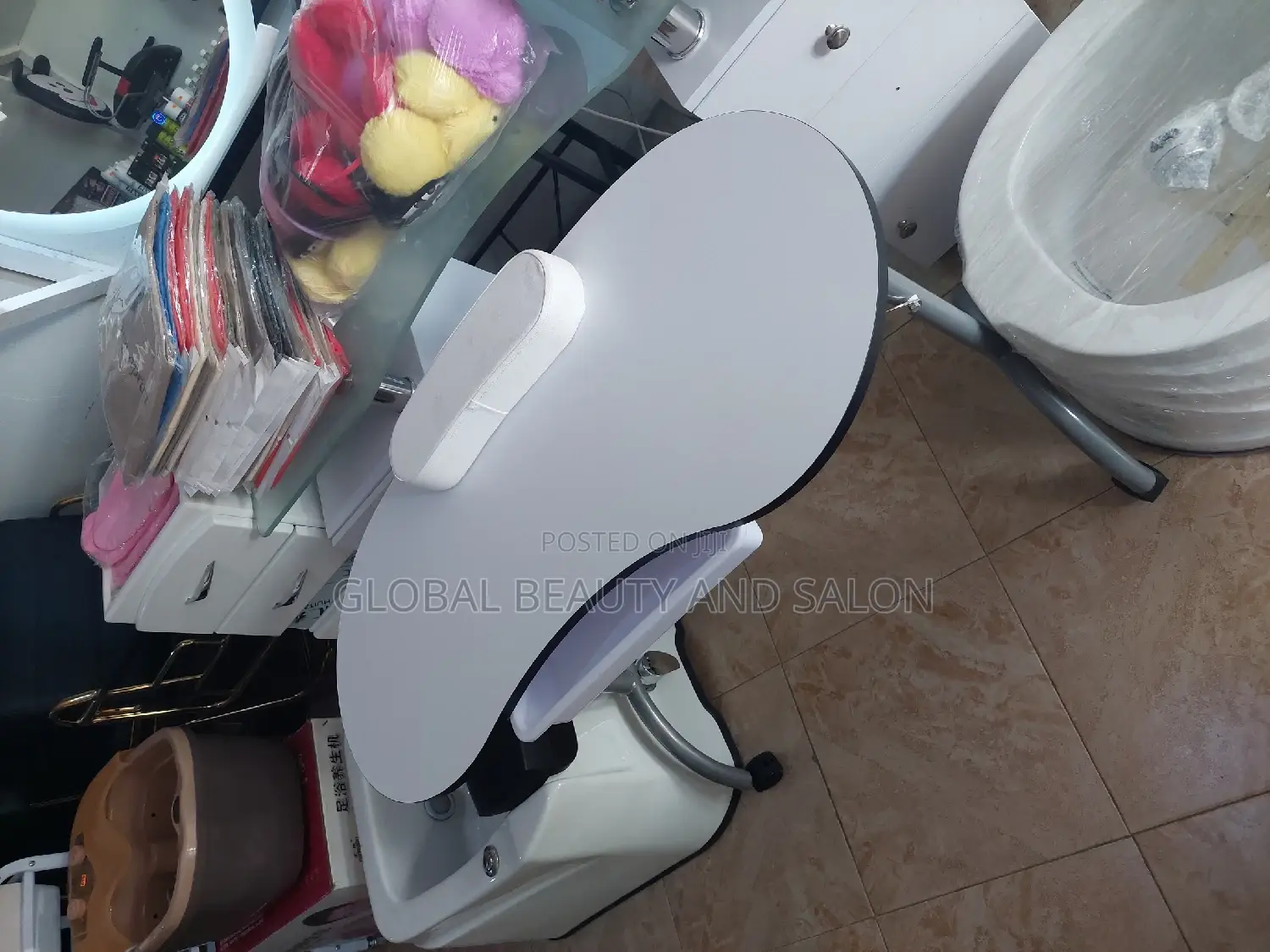 Nail Table