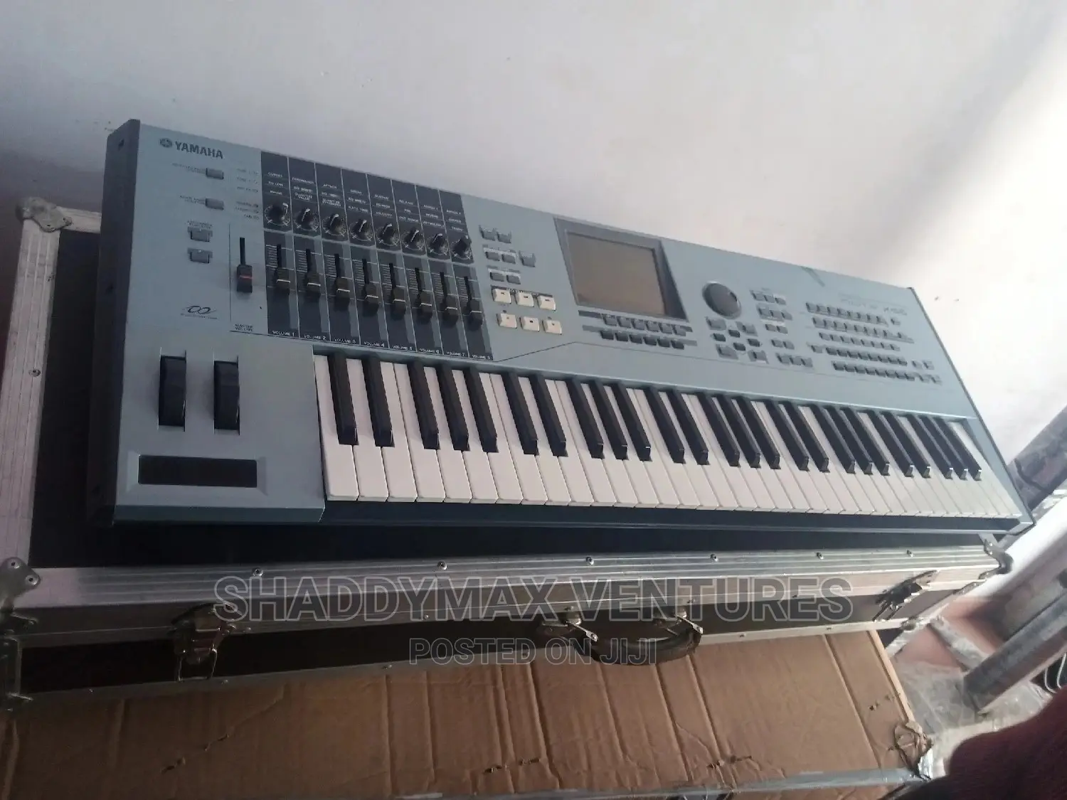 Yamaha Motif XS6 Keyboard Synthesizer