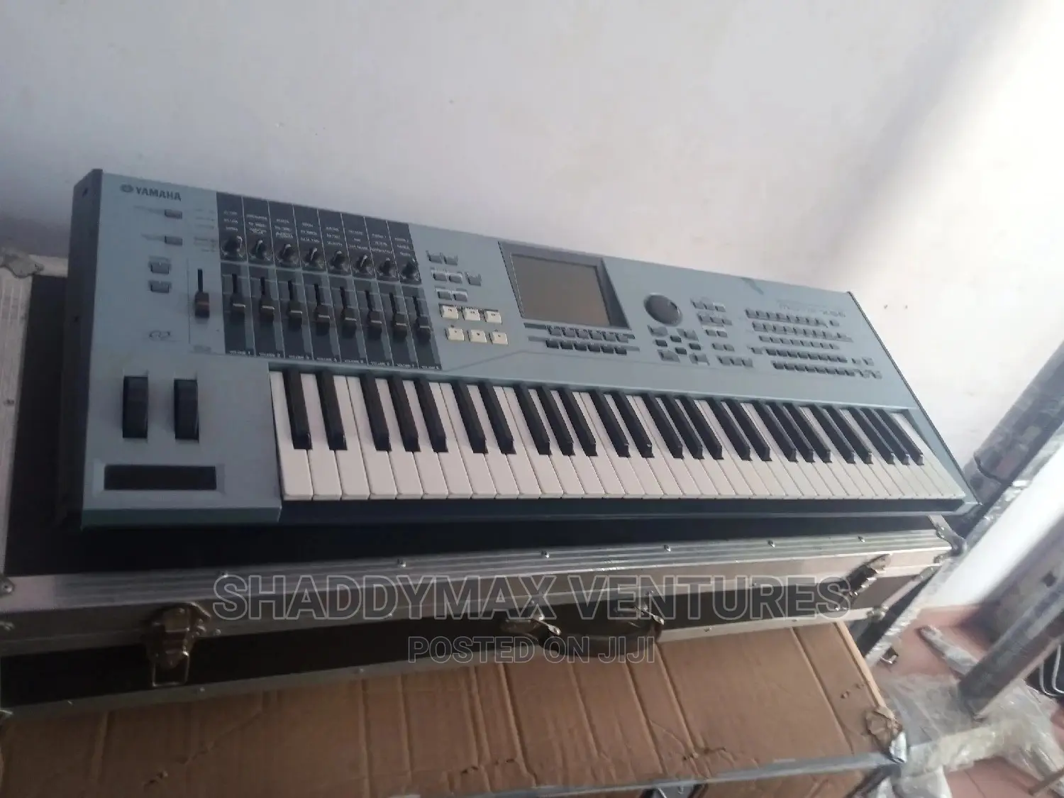 Yamaha Motif XS6 Keyboard Synthesizer