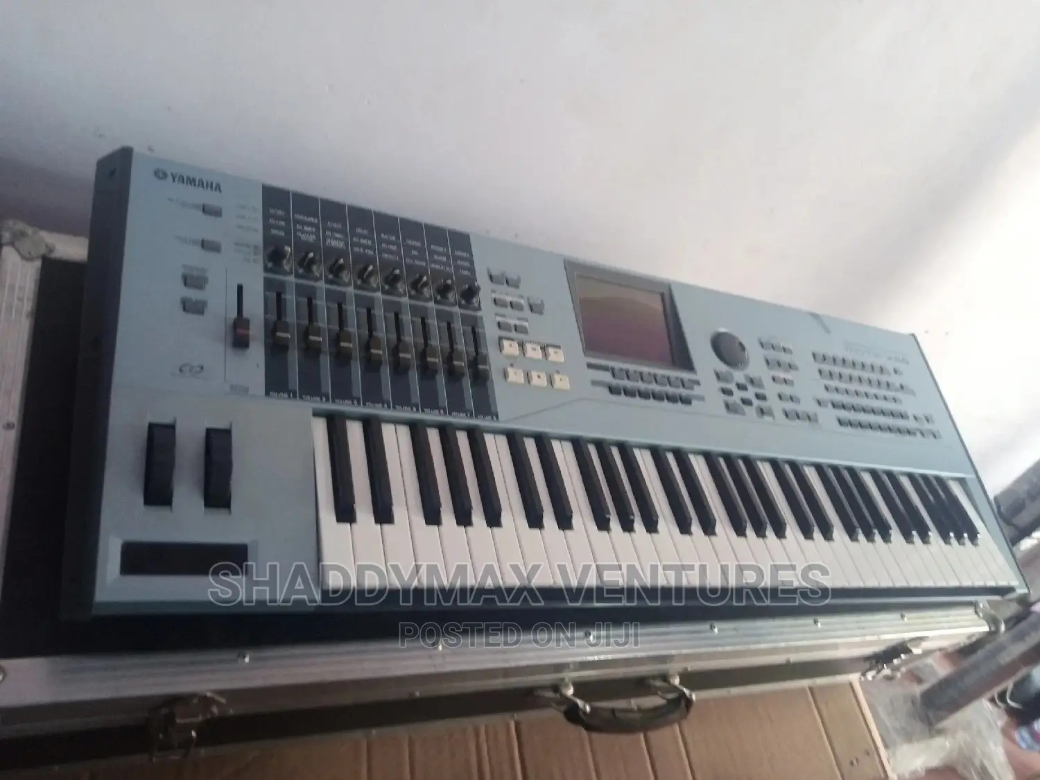 Yamaha Motif XS6 Keyboard Synthesizer