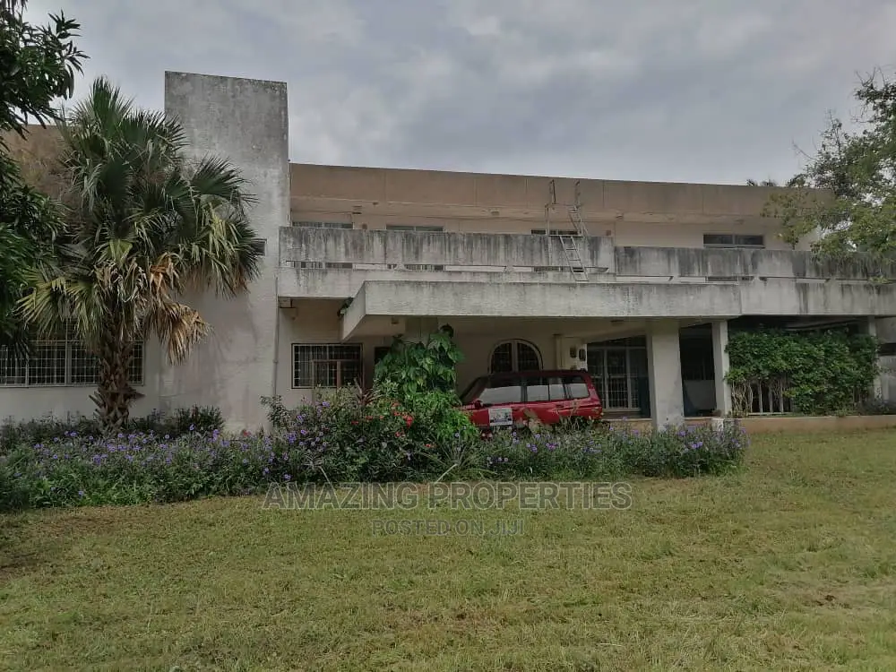 5bdrm House in Airport Residential Area for Sale