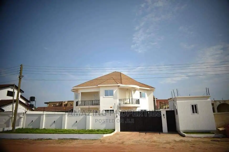 For Sale 5 Bedrooms House Boy's Quarter Swimming Pool