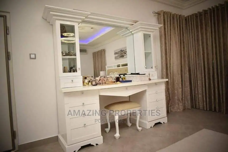For Sale 5 Bedrooms House Boy's Quarter Swimming Pool