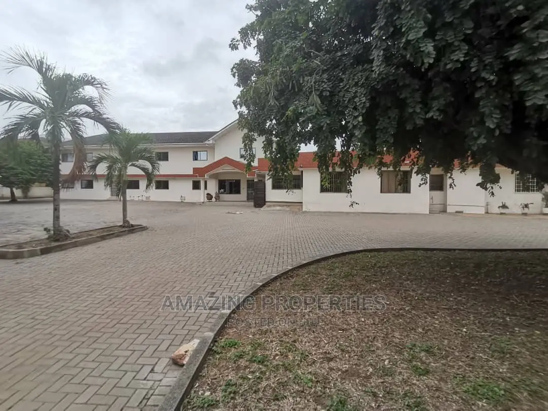 Commercial Building for Rent at Airport