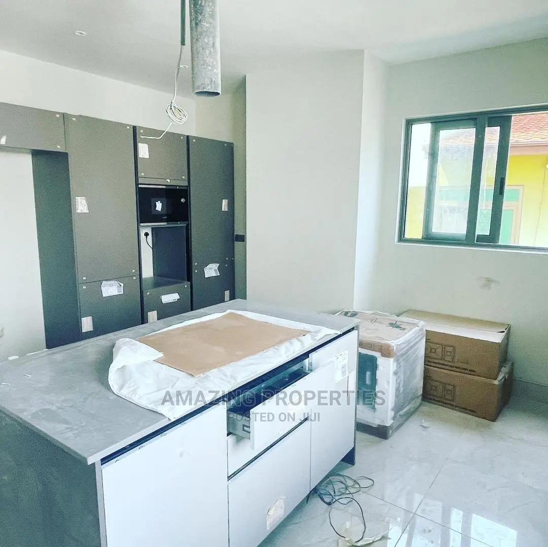 4bdrm House in East Legon for Sale