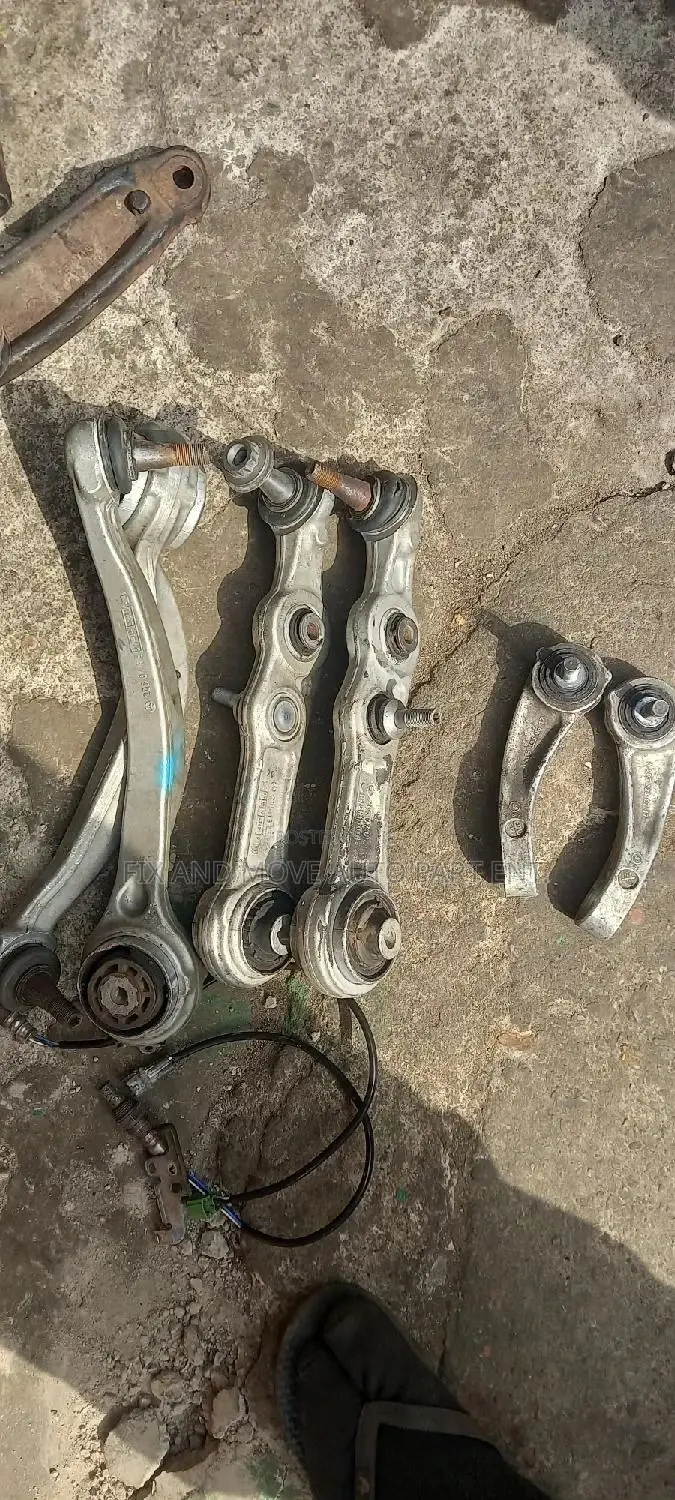 Mercedes Benz C300 2016-19 Set LOWER ARM and LINK BAR