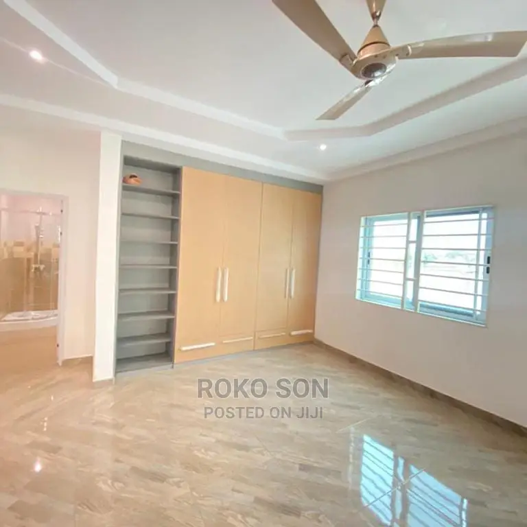 4bdrm Duplex in Dr Roko, Madina for sale