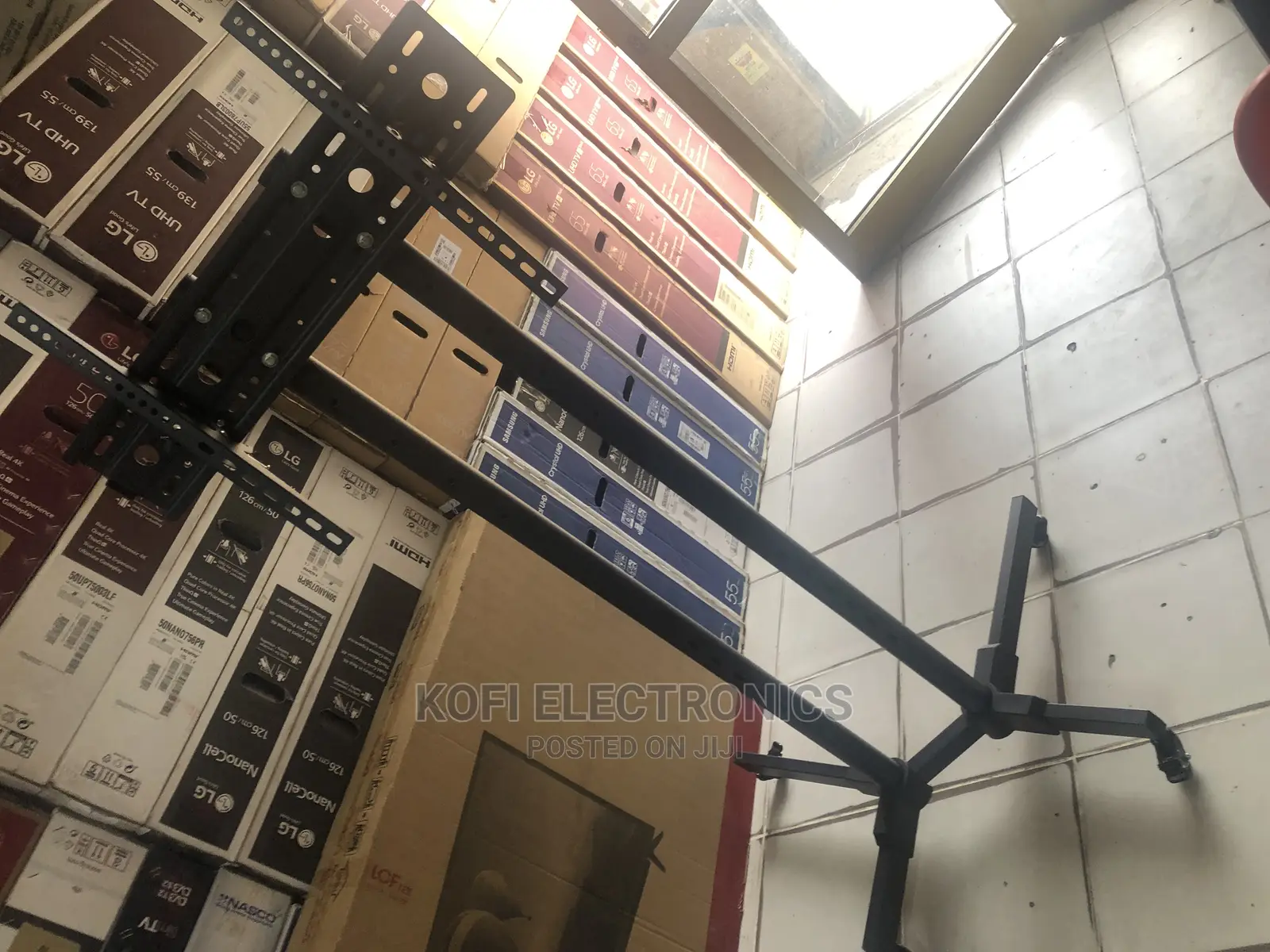 Two Equiped Brakes Mobile TV Stand/Trolley for LED/LCD 32-70