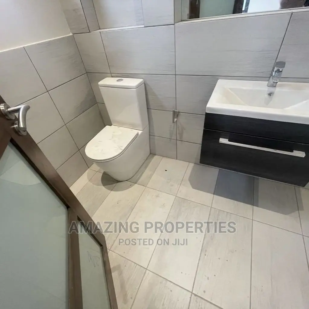 5bdrm Farm House in Amazing Properties, East Legon for sale