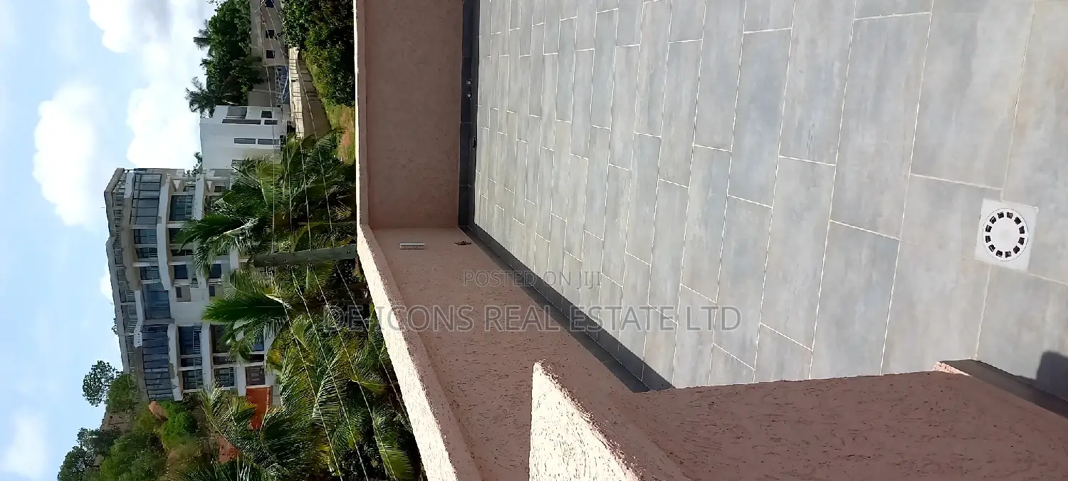4 Plots of Sea View Land Fenced With Title Certificates