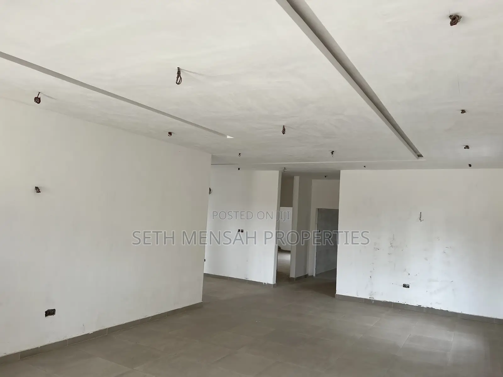 4bdrm House in Close to Mine Road 4 for Sale
