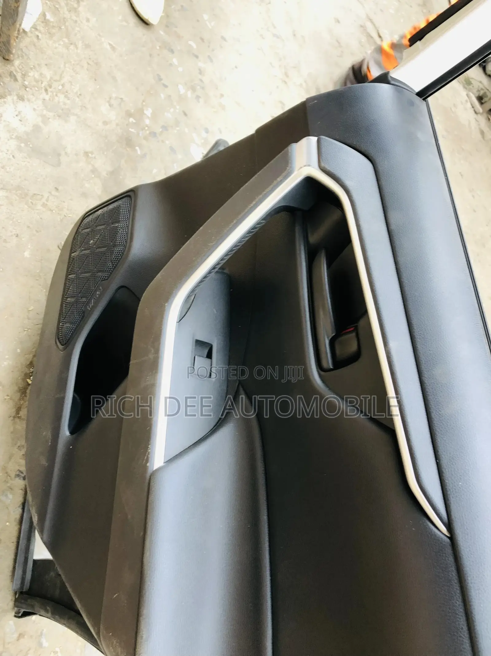 Rav 4 2020 Back Door Passenger Side Complete