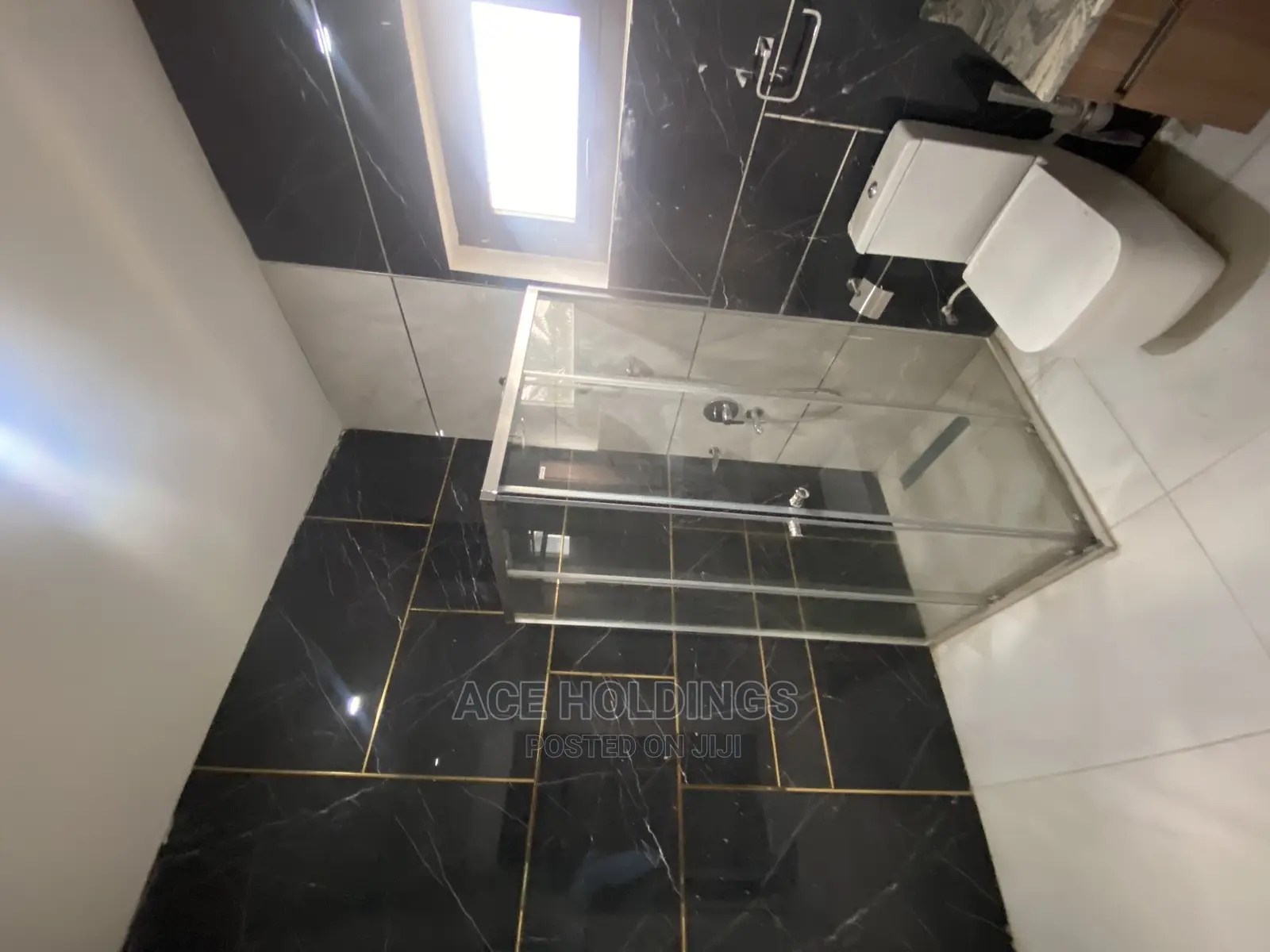 6bdrm Mansion in East Legon for sale