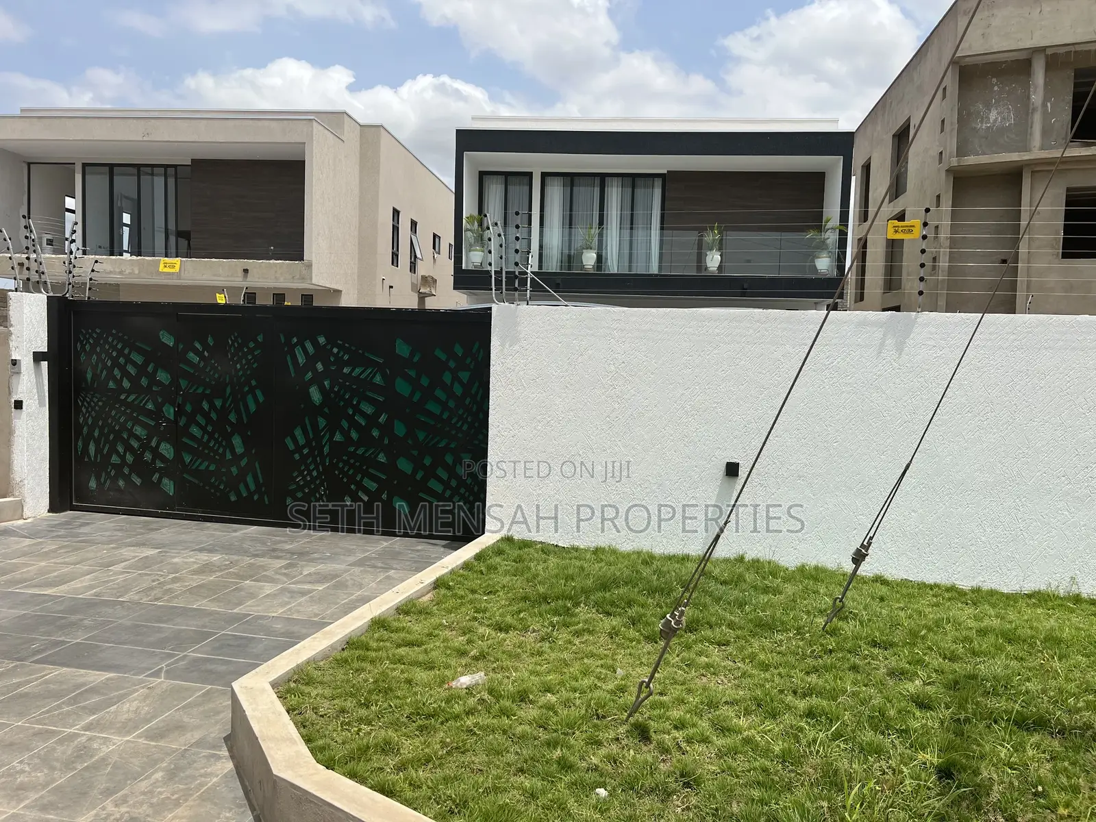 5bdrm House in 4 Bedroom House for for Sale