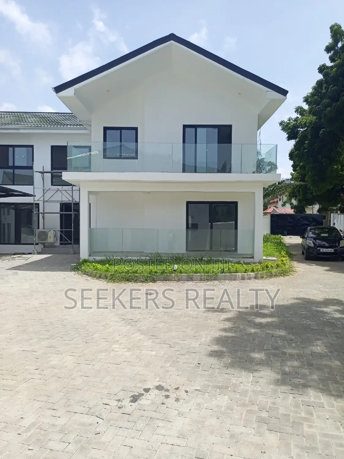 4bdrm Townhouse / Terrace in Seekers Realty, Cantonments for rent
