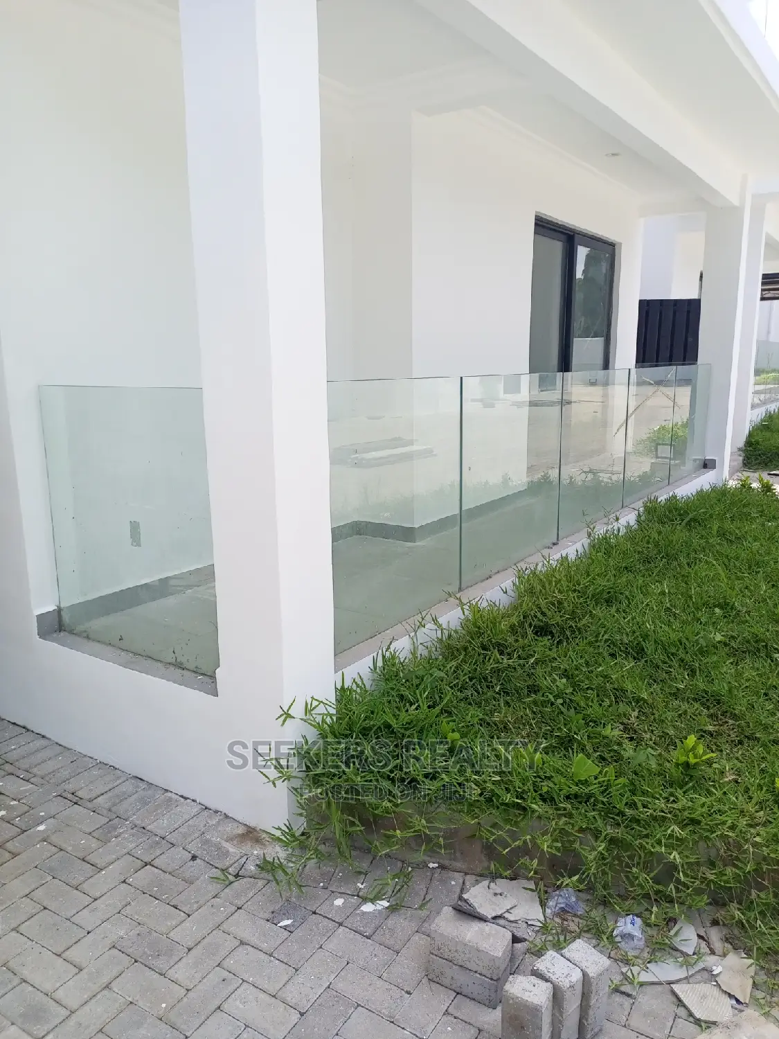 4bdrm Townhouse / Terrace in Seekers Realty, Cantonments for rent