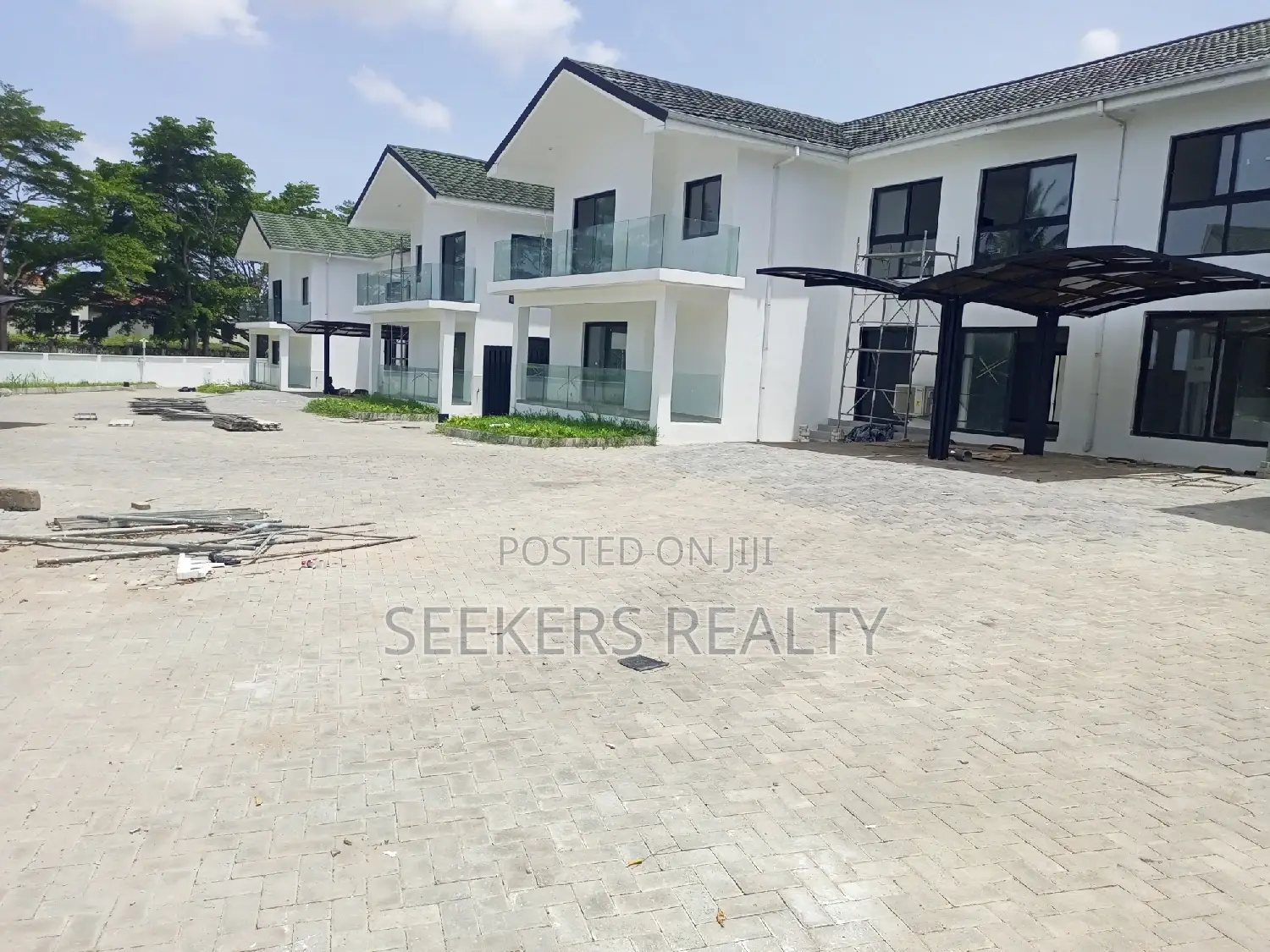 4bdrm Townhouse / Terrace in Seekers Realty, Cantonments for rent