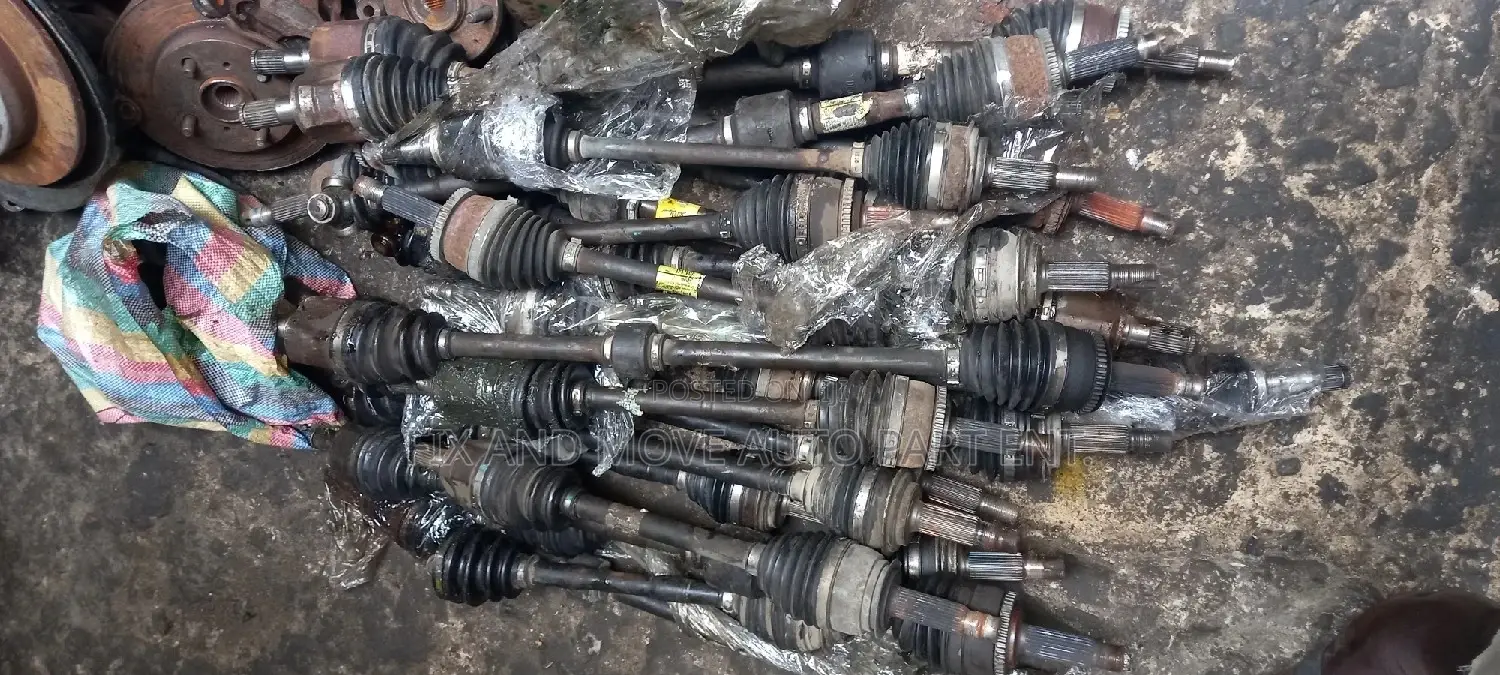 Toyota Yaris/ Vitz 2008-14 Front DRIVE SHAFT Pair in Stock