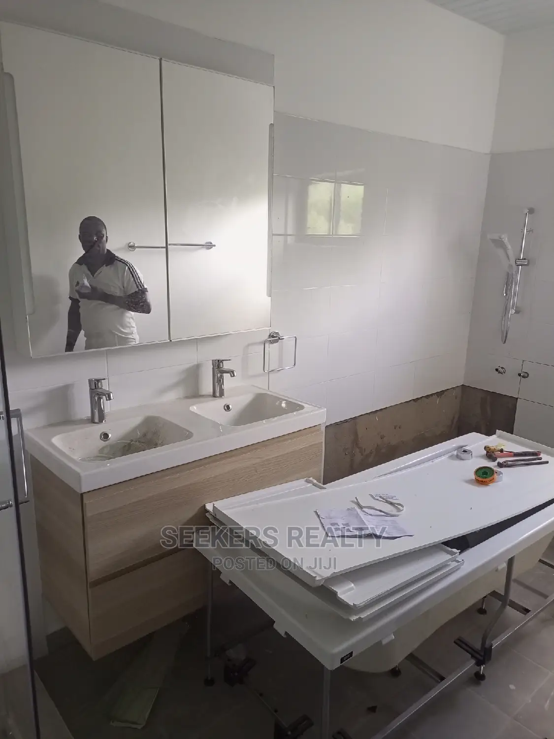 4bdrm Townhouse / Terrace in Seekers Realty, Cantonments for Rent