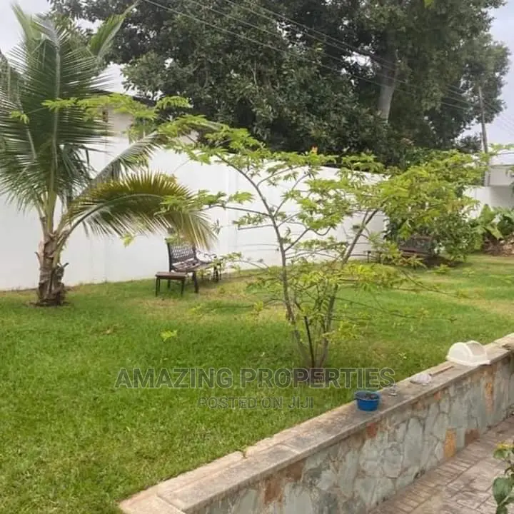 6bdrm Penthouse in Airport for Sale