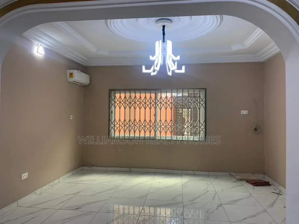 6bdrm Mansion in Community 18, Spintex for rent