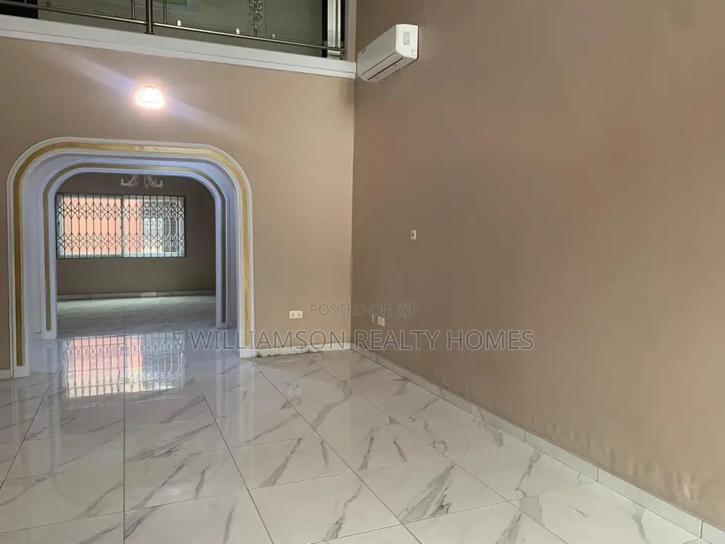 6bdrm Mansion in Community 18, Spintex for rent